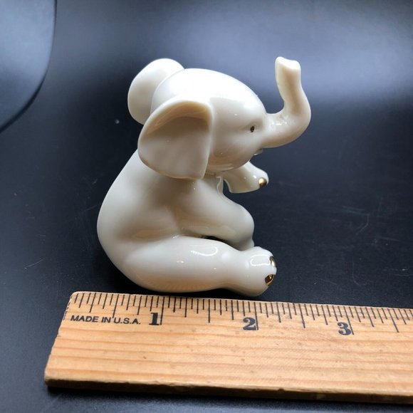 Lenox White Elephant Sitting Trunk Raised Animal Figurine Ivory Tone Gold Trim - Picture 6 of 9